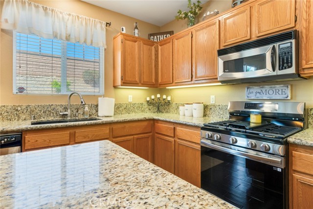 Detail Gallery Image 12 of 36 For 15190 Fox Ridge Dr, Fontana,  CA 92336 - 3 Beds | 2/1 Baths