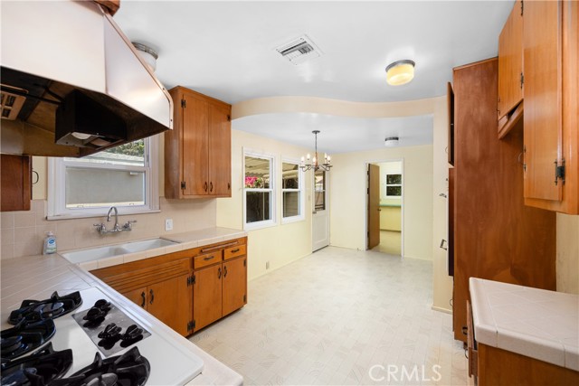 9559 Blackley Street, Temple City CA: https://media.crmls.org/medias/80981941-3c77-4ce9-8fe8-b75be69e1b3f.jpg