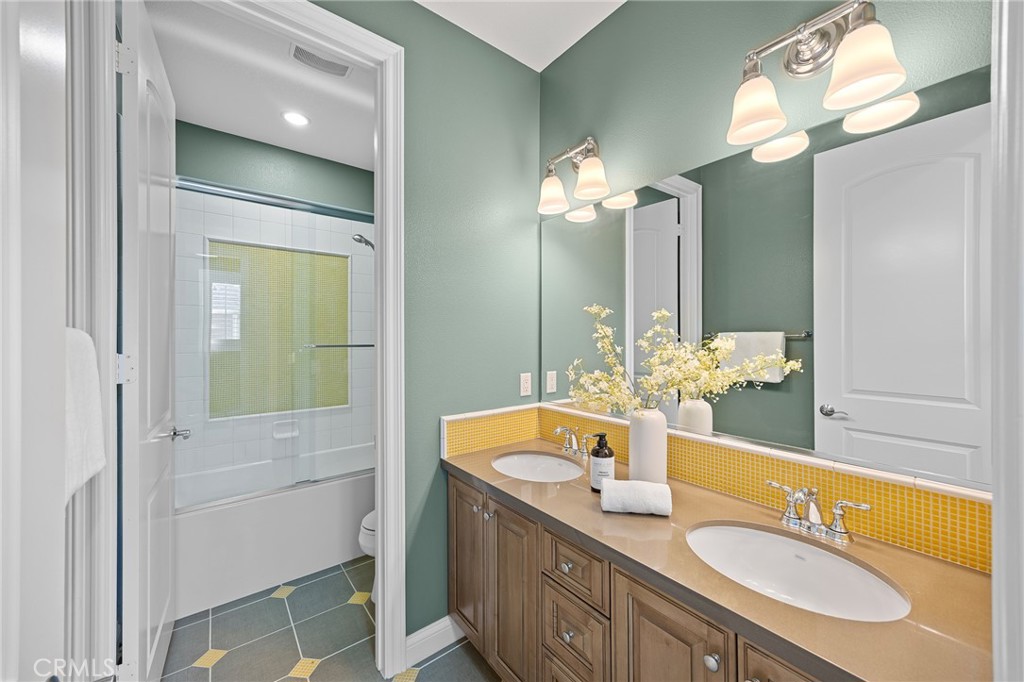 MLS #OC25274219 image #28