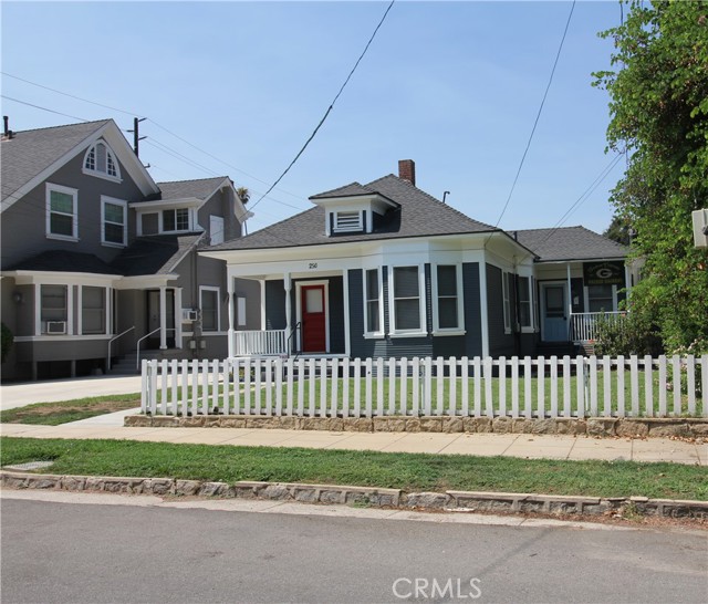 250 SONORA Street, Redlands CA: https://media.crmls.org/medias/8099027a-6eca-45e9-bb39-afd6b3a411c3.jpg