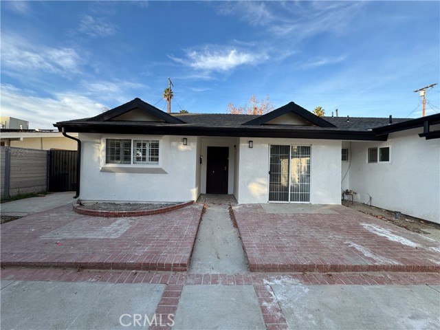 Detail Gallery Image 2 of 22 For 19351 Strathern, Reseda,  CA 91335 - 4 Beds | 2 Baths