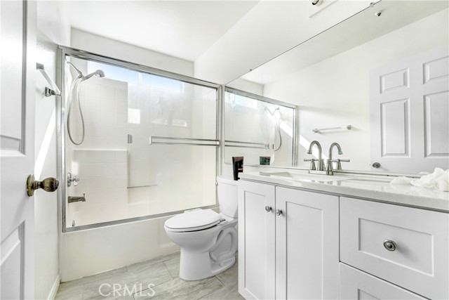 Detail Gallery Image 7 of 15 For 14300 Terra Bella #20,  Panorama City,  CA 91402 - 3 Beds | 3 Baths