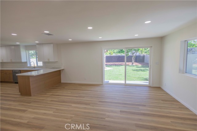 2122 W 10th Street, Santa Ana CA: https://media.crmls.org/medias/809a9fee-53d5-4176-81dc-3a635c75db5e.jpg