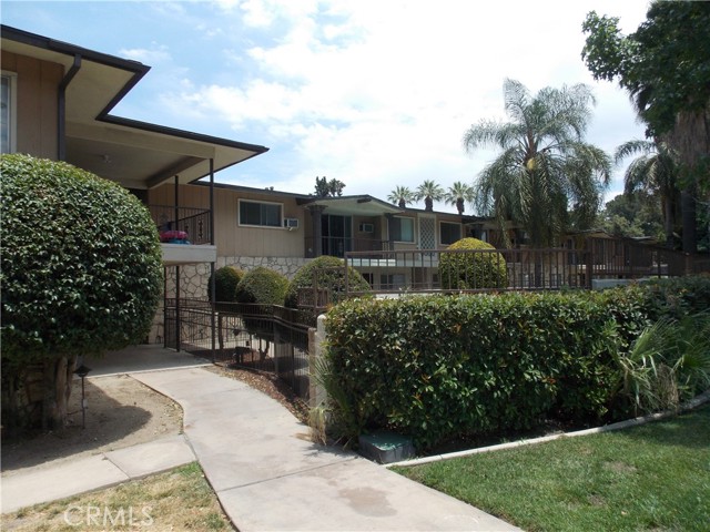 25276 Barton Road, Loma Linda CA: https://media.crmls.org/medias/809acf2d-0a47-405c-96d8-1409be5bf17e.jpg