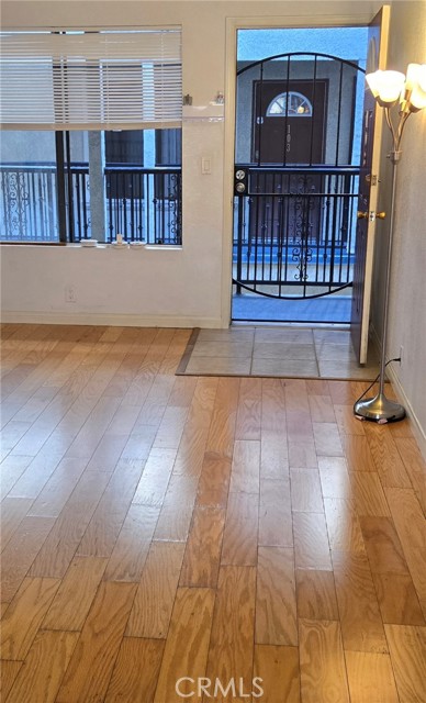 Detail Gallery Image 2 of 12 For 1070 Temple Ave #103,  Long Beach,  CA 90804 - 2 Beds | 2 Baths