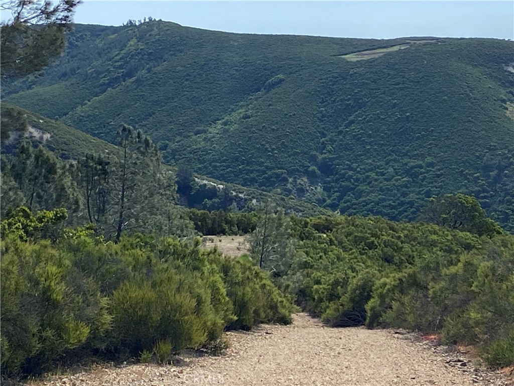 https://media.crmls.org/medias/809b60b5-eb9f-413b-9c7b-b94a42a680df.jpg?preset=X-Large