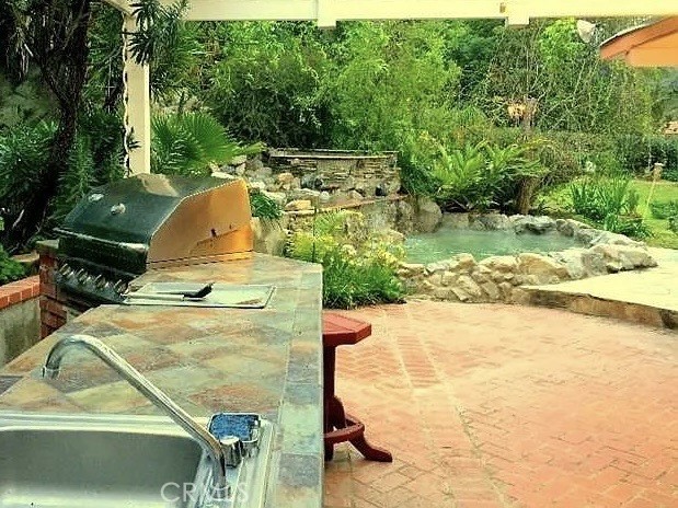 https://media.crmls.org/medias/809b73f0-73a9-4435-a9e0-c0a2fd94393d.jpg?preset=X-Large
