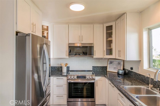Detail Gallery Image 12 of 36 For 8400 De Longpre Ave #215,  West Hollywood,  CA 90069 - 2 Beds | 2 Baths