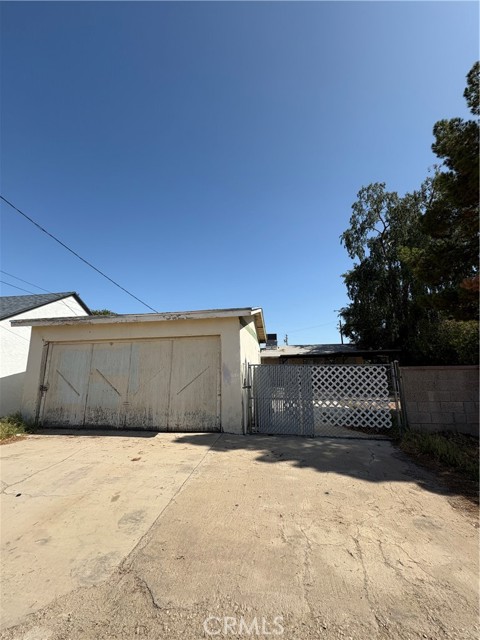 927 E. Murphy, Blythe CA: https://media.crmls.org/medias/809bfeed-3451-47c4-b682-f69d65a987a9.jpg