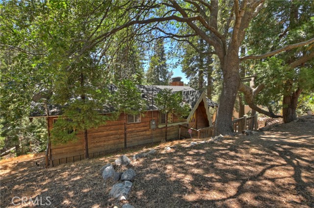 812 Arosa Drive, Crestline CA: https://media.crmls.org/medias/809c3e9e-02c6-4aa5-9546-c8b212b90f84.jpg