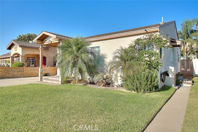 6442 Raymond Avenue, Long Beach CA: https://media.crmls.org/medias/809c475e-e11d-41a0-9e2c-20a5f5e74bd6.jpg