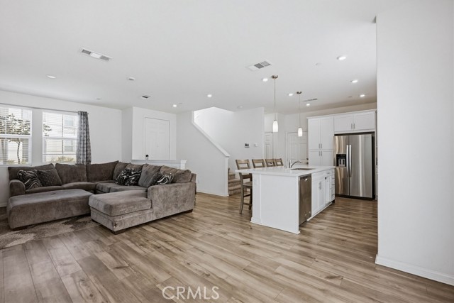 Detail Gallery Image 12 of 41 For 950 Helena Ridge, Lake Elsinore,  CA 92530 - 3 Beds | 2 Baths