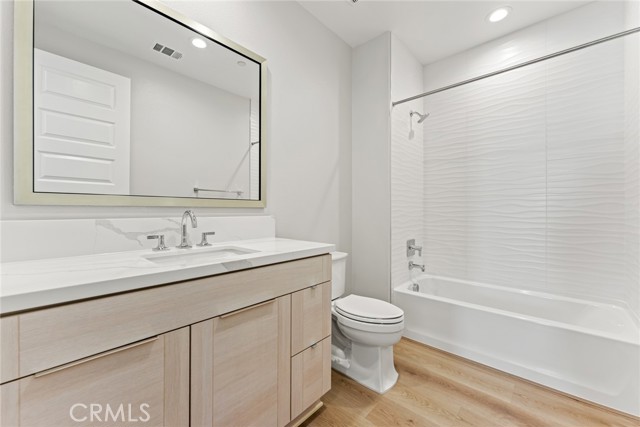 Detail Gallery Image 44 of 56 For 209 Stage, Irvine,  CA 92618 - 5 Beds | 5 Baths