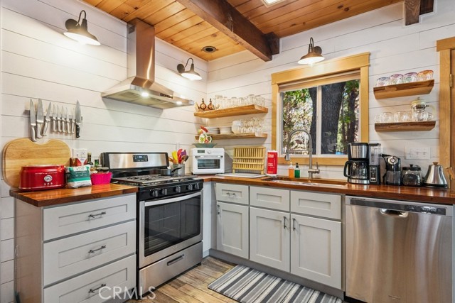 604 Spruce Lane, Sugarloaf CA: https://media.crmls.org/medias/809cf029-c84e-41a2-81f8-f63cb9fd39ce.jpg