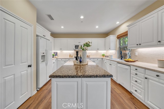 63 Splendor, Irvine CA: https://media.crmls.org/medias/809d43f8-1063-4beb-bf16-8c569674dad3.jpg