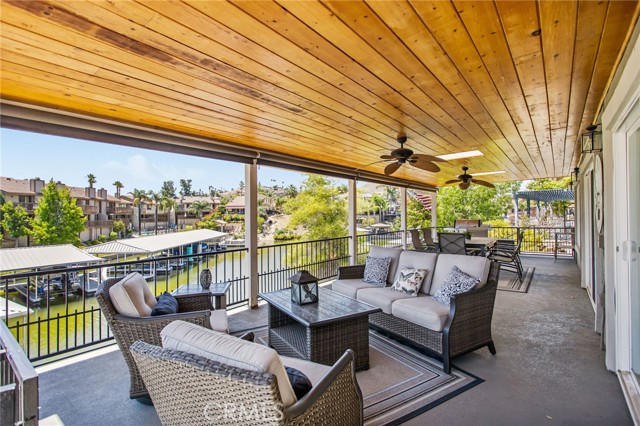 30201 Spray Drive, Canyon Lake CA: https://media.crmls.org/medias/809dbb3b-8044-4aa3-b351-cc3cb4086d60.jpg
