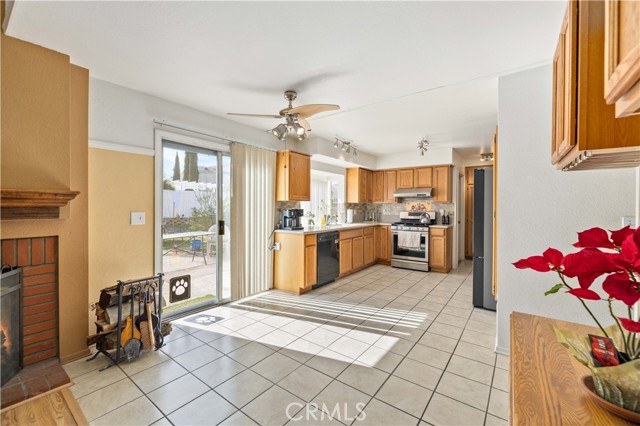 Detail Gallery Image 11 of 30 For 1806 W Avenue P4, Palmdale,  CA 93551 - 3 Beds | 2/1 Baths