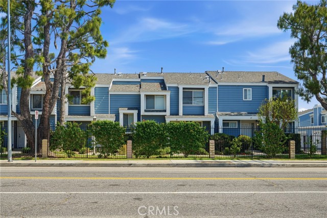 Detail Gallery Image 27 of 37 For 15735 Nordhoff St #11,  North Hills,  CA 91343 - 3 Beds | 3 Baths