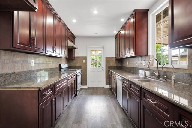 Detail Gallery Image 10 of 38 For 5395 Granada Ave, Riverside,  CA 92504 - 4 Beds | 2 Baths