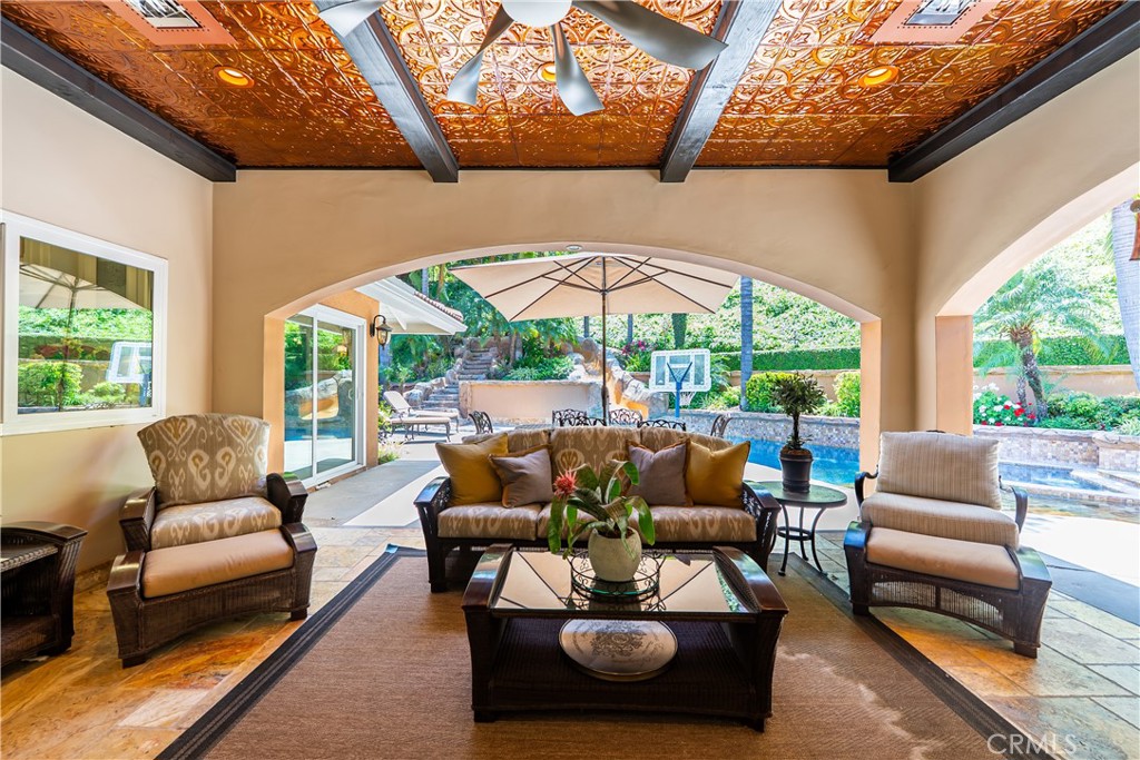 https://media.crmls.org/medias/809f09ba-3b43-4b85-b249-9724f5bbd199.jpg?preset=X-Large
