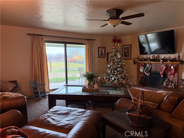 Detail Gallery Image 5 of 47 For 25565 Road 13, Chowchilla,  CA 93610 - 4 Beds | 3 Baths