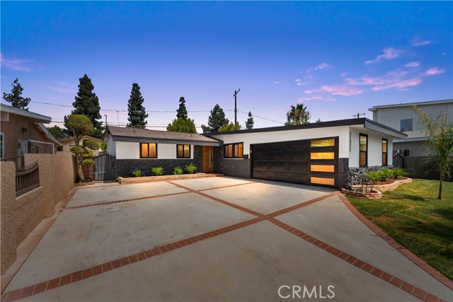 11327 Blythe Street, Sun Valley CA: https://media.crmls.org/medias/80a042ca-e261-42ed-91a5-c112d088a8ec.jpg