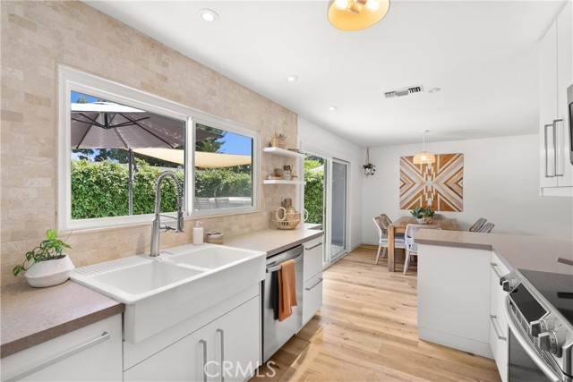 22352 Torino, Laguna Hills CA: https://media.crmls.org/medias/80a05f8f-ca3f-4d62-b416-1415762da864.jpg