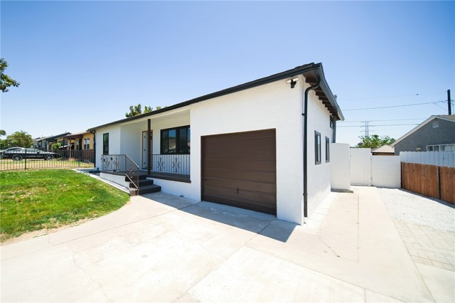1336 W 118th Street, Los Angeles CA: https://media.crmls.org/medias/80a15432-54ca-44ef-ad05-70a5febc8aba.jpg