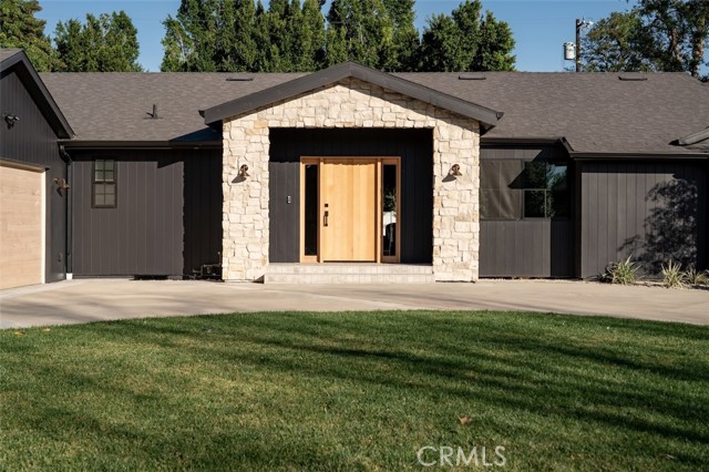 Detail Gallery Image 4 of 46 For 8960 Oak Park Ave, Northridge,  CA 91325 - 4 Beds | 3/1 Baths