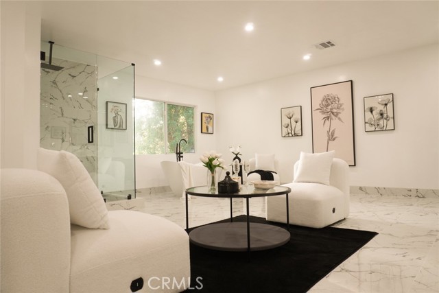 23242 Burbank Boulevard, Woodland Hills CA: https://media.crmls.org/medias/80a3b391-4446-4964-bcdd-9c3838e4b074.jpg