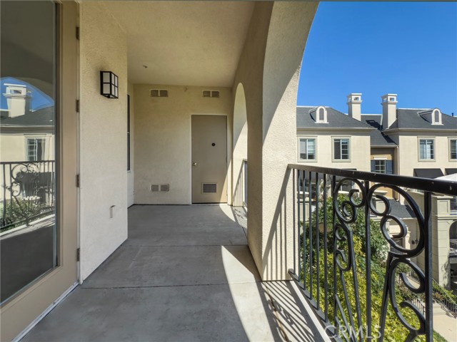 2457 Watermarke Place, Irvine CA: https://media.crmls.org/medias/80a3c331-1a42-4735-bb8e-0ca21f99c5d4.jpg