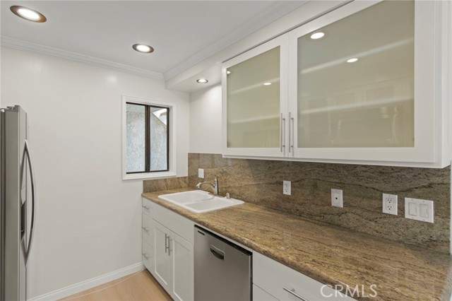 Detail Gallery Image 14 of 31 For 10521 National Bld #101,  Los Angeles,  CA 90034 - 2 Beds | 2 Baths