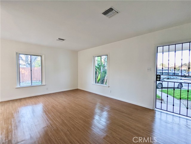 Detail Gallery Image 8 of 16 For 15239 Lorne St, Panorama City,  CA 91402 - – Beds | – Baths