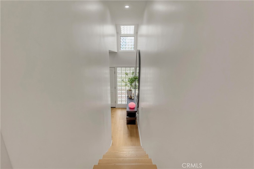 https://media.crmls.org/medias/80a5e368-155f-43a1-bb05-b19e1fea5d31.jpg?preset=X-Large