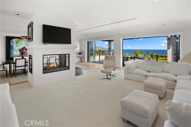 Beautiful Living Room with Stunniing Views Beautiful Living Room with Stunniing Views