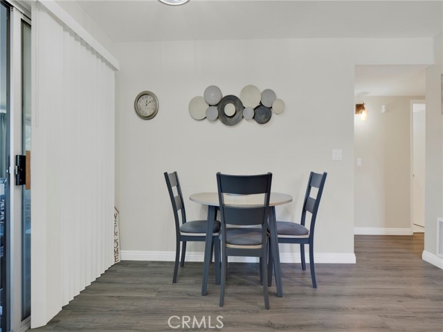 Detail Gallery Image 5 of 31 For 19816 Spanish Oak, Newhall,  CA 91321 - 2 Beds | 2 Baths