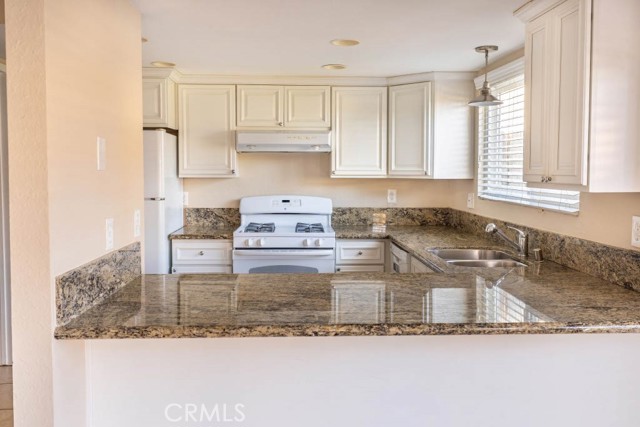 Detail Gallery Image 8 of 29 For 1217 Iris Ct, Lompoc,  CA 93436 - 3 Beds | 2/1 Baths