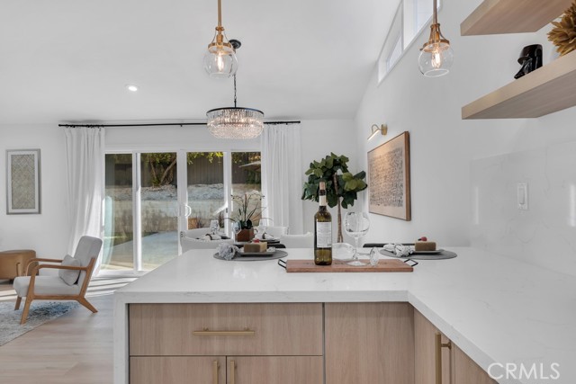 Detail Gallery Image 12 of 41 For 11722 Hayvenhurst, Granada Hills,  CA 91344 - 4 Beds | 3 Baths