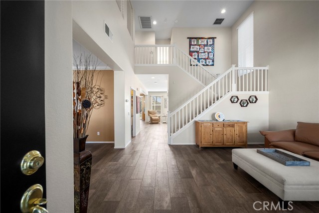 Detail Gallery Image 4 of 45 For 28246 Deer Ct, Canyon Country,  CA 91351 - 4 Beds | 2/1 Baths