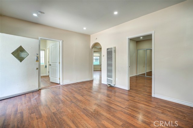 1234 W 37TH Drive, Los Angeles CA: https://media.crmls.org/medias/80a9b43d-dd6e-4b3a-8867-3d6d2da6e9e8.jpg