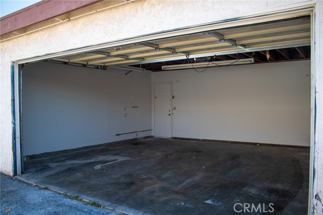 347 N Eucalyptus Avenue, Rialto CA: https://media.crmls.org/medias/80a9daa1-379b-4628-8d66-9c1105969be5.jpg