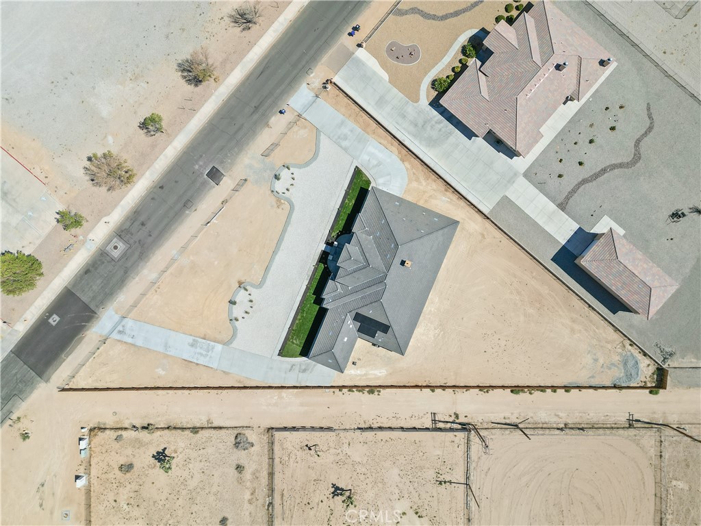 https://media.crmls.org/medias/80aa15b0-be78-4c1d-aae0-2f7e3cf322dc.jpg?preset=X-Large