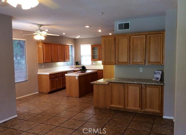 Detail Gallery Image 16 of 25 For 43 Valencia Ln, Redlands,  CA 92374 - 5 Beds | 3/1 Baths