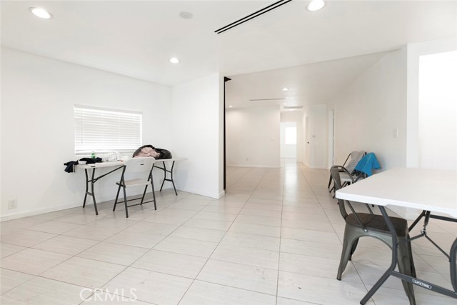 10265 Strathern Street, Sun Valley CA: https://media.crmls.org/medias/80aa8d2b-ac5c-47e1-b4bb-6a69b55fddff.jpg