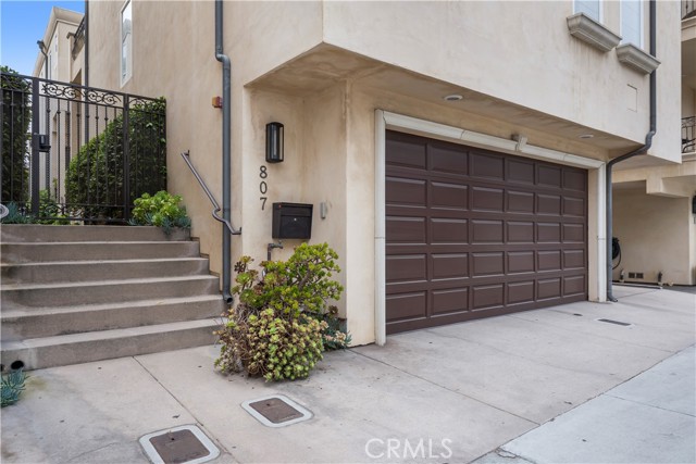 807 Crest Drive, Manhattan Beach CA: https://media.crmls.org/medias/80abb86a-f4ef-45d2-a300-aabe93563c8b.jpg