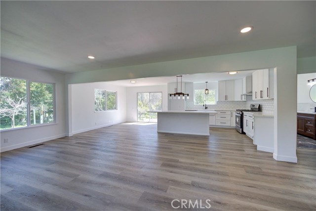 Detail Gallery Image 4 of 75 For 1550 Main St, Cambria,  CA 93428 - 7 Beds | 5/1 Baths