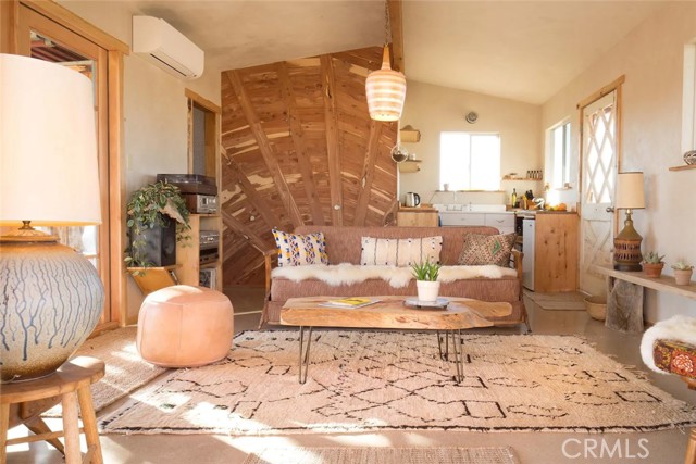 Detail Gallery Image 5 of 65 For 3535 Olympic Rd, Joshua Tree,  CA 92252 - 1 Beds | 2 Baths