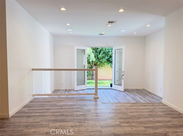 4615 Saloma Avenue photo 11