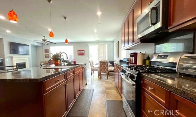 3978 Scarlet Oak Court, San Bernardino CA: https://media.crmls.org/medias/80ad01c3-7355-406e-87b5-ada79e70a1bd.jpg