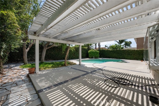 9882 Kings Canyon Drive, Huntington Beach CA: https://media.crmls.org/medias/80ad7108-aac3-4c05-86ee-f4afb1394447.jpg